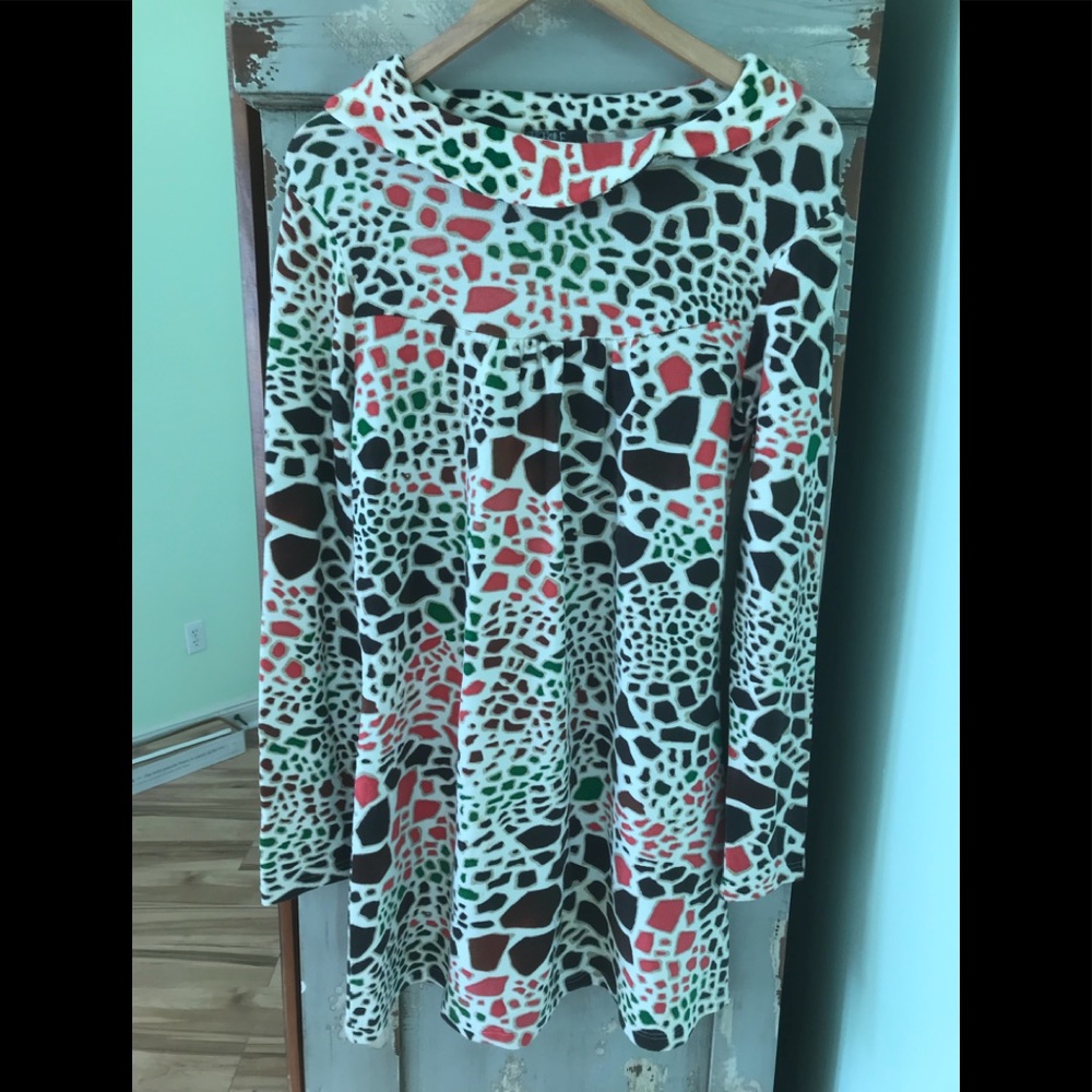 Dress/isle apparel